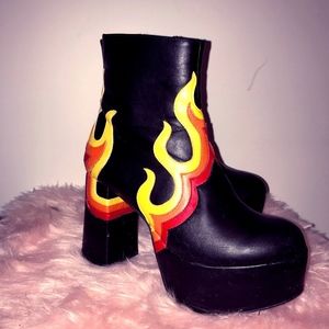 Current Mood Burner Boots 6M
